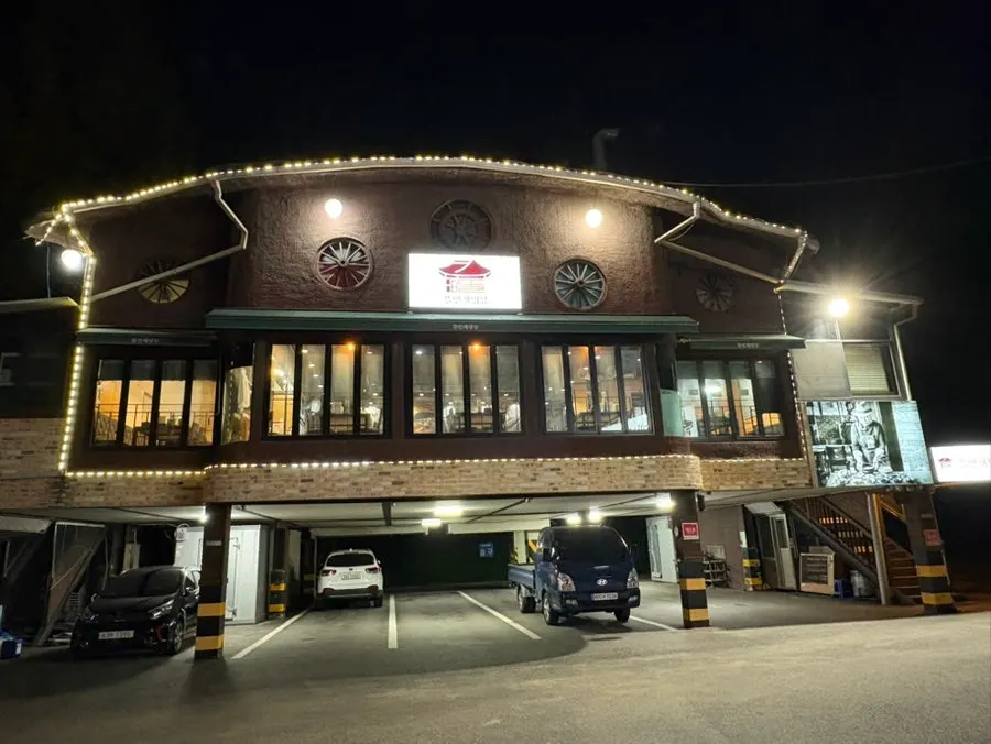 Exterior of the Gim Myeongju Tteuranchae Bapsang Bucheon Main Branch building
