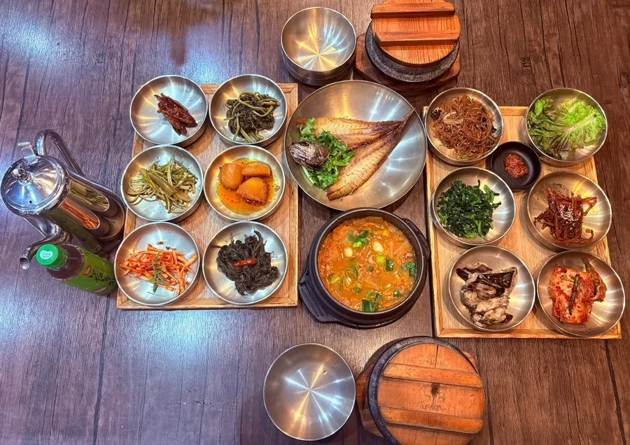 Korean restaurant near closing time, borigulbi added for two: Gim Myeongju