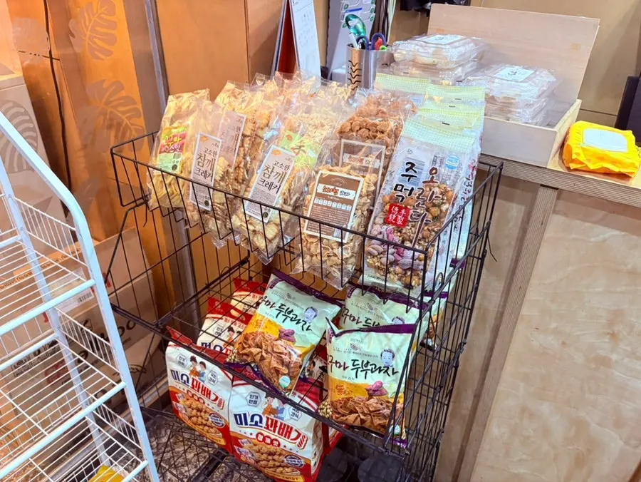 Side-dish sales corner next to the register