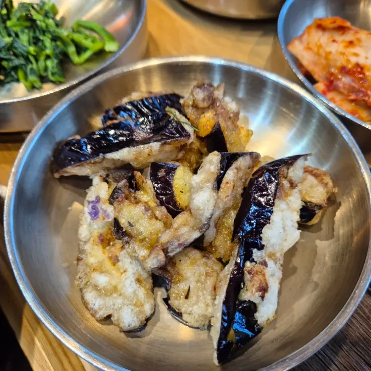 한정식 상에 오른 밑반찬