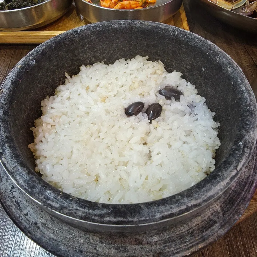 공깃밥 대신 나온 돌솥밥