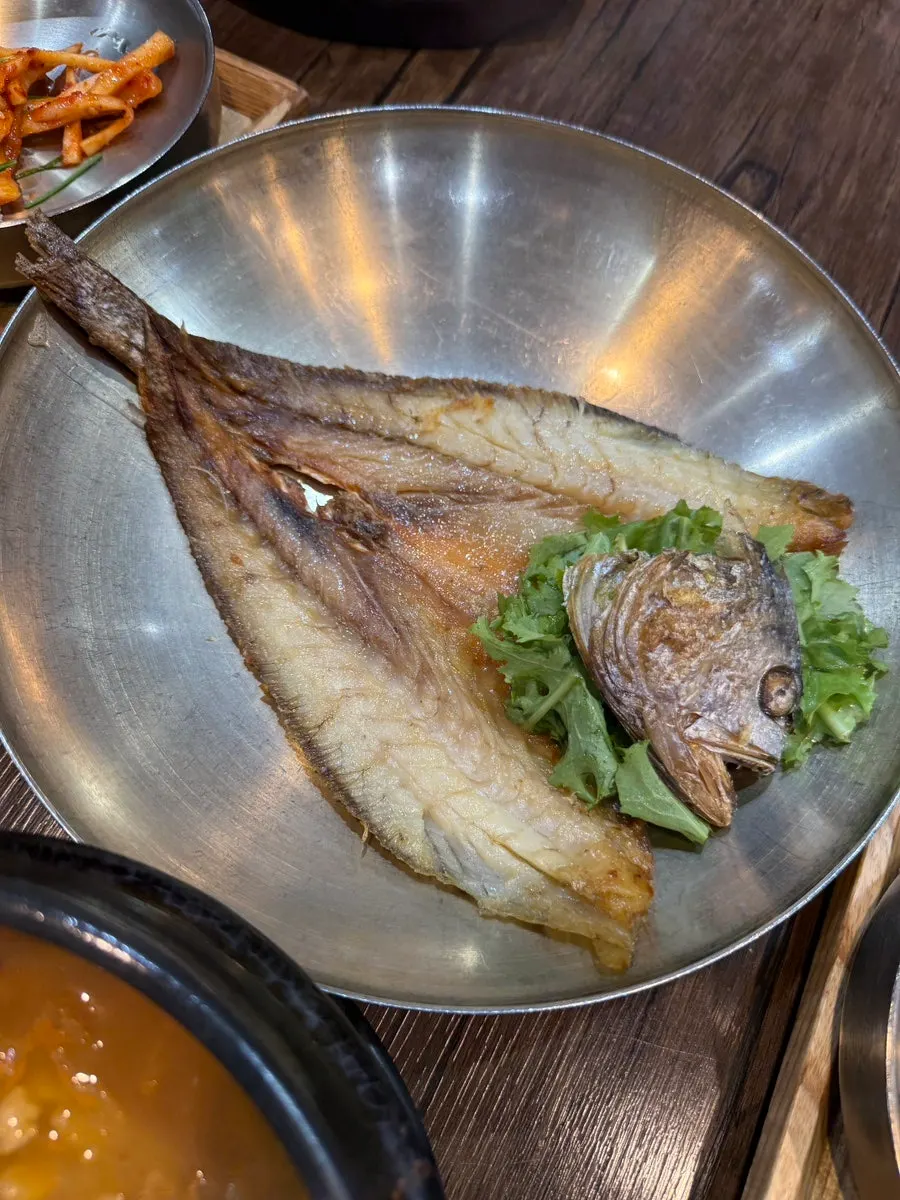 메인으로 주문한 보리굴비 한 접시