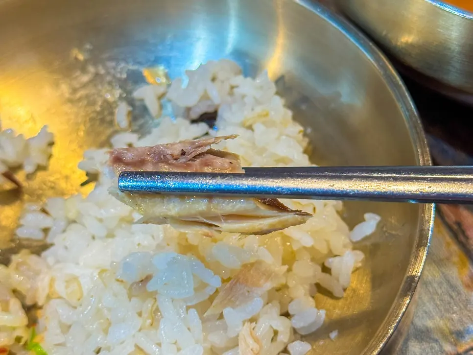 돌솥밥과 청국장을 곁들인 한 상