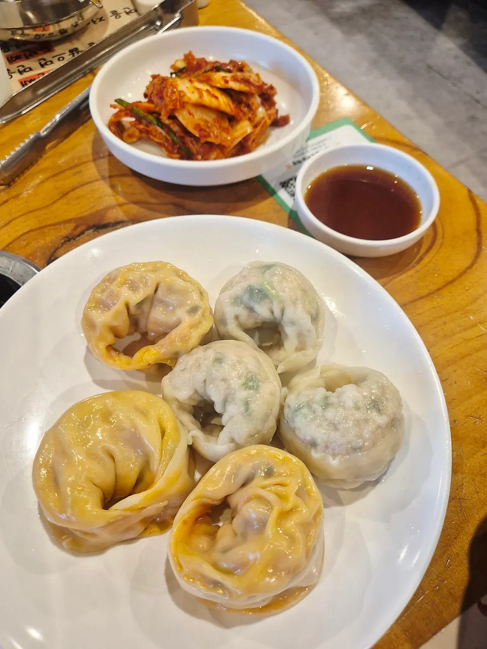 속이 꽉 찬 김치만두 단면