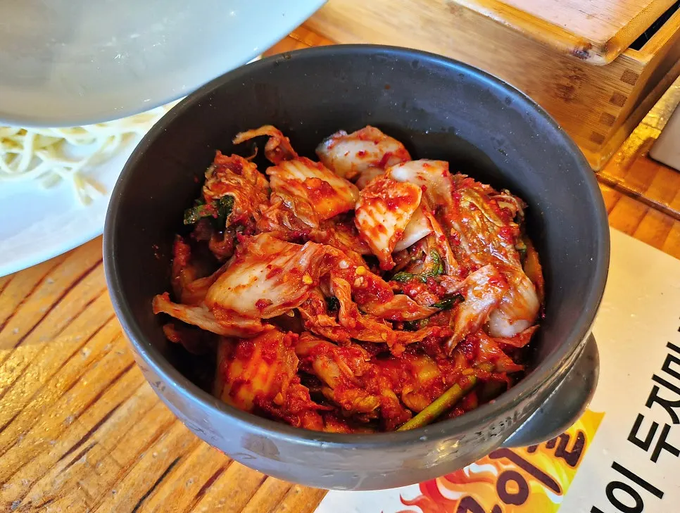 바지락칼국수와 고기만두 주문