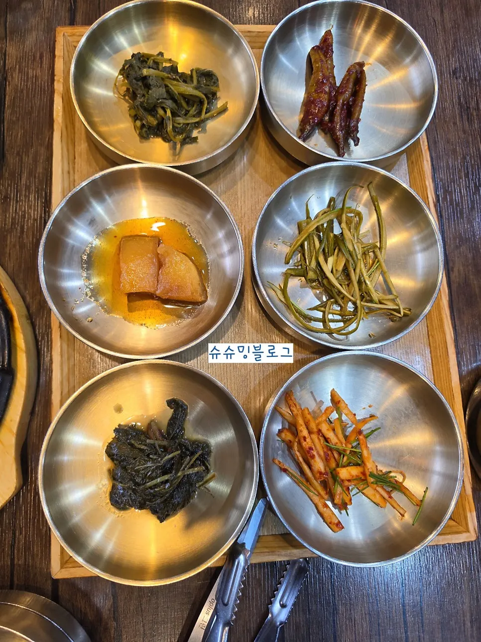 Korean set-meal menu at Gim Myeongju Tteuranchae Bapsang