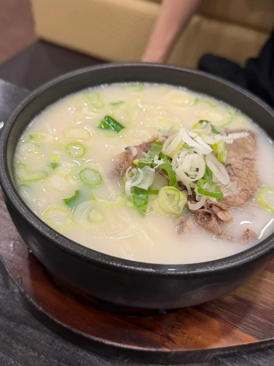 Milky white broth of the special seolleongtang