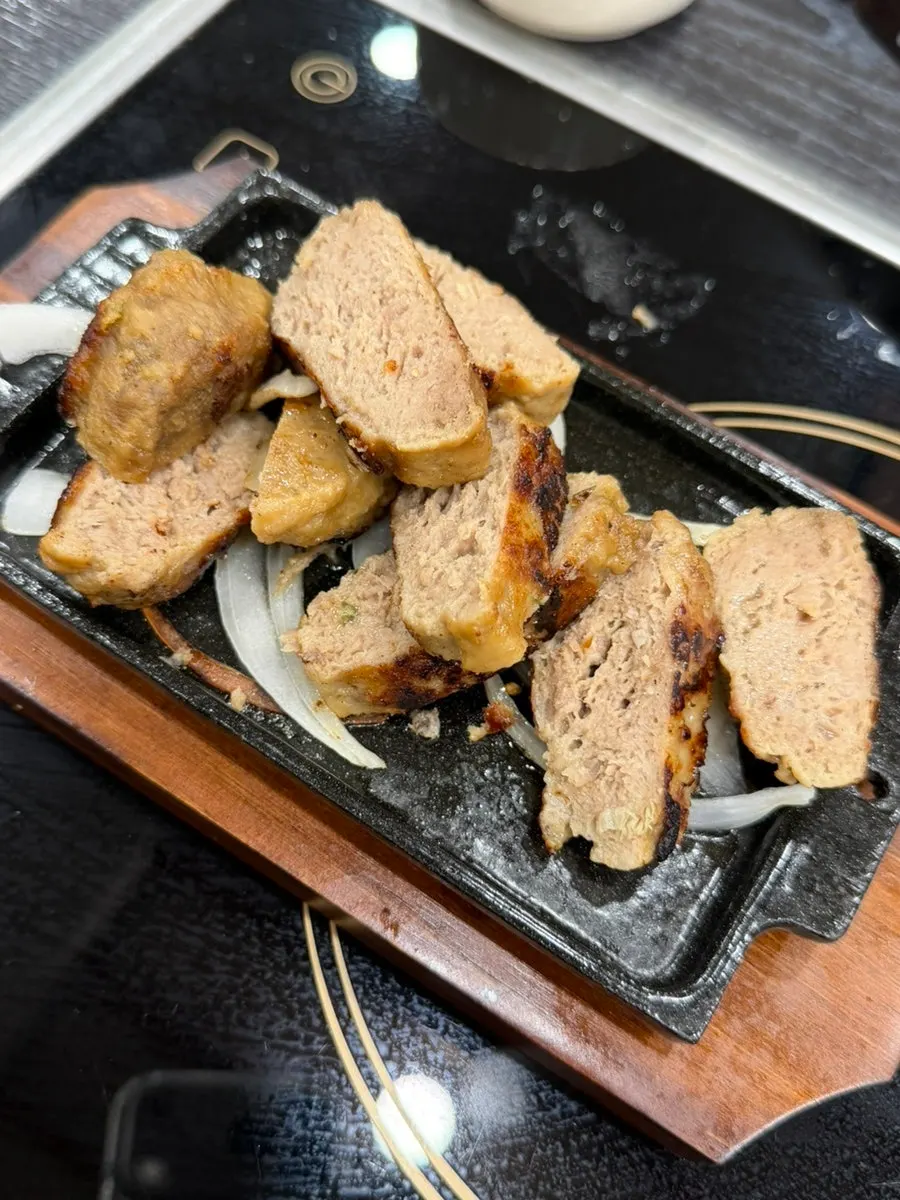 A juicy piece of tteokgalbi steak
