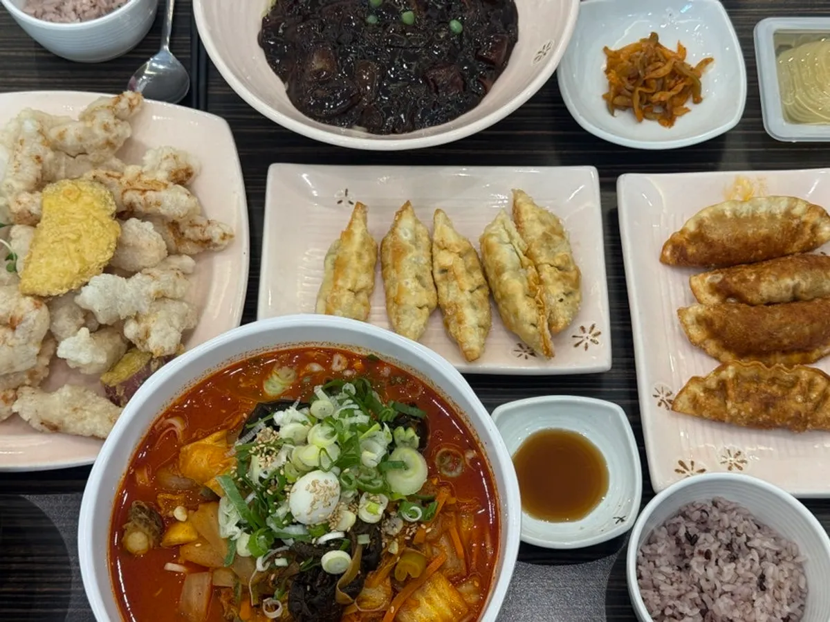 짬뽕지존 부천중동점 지존짬뽕과 중식 상차림