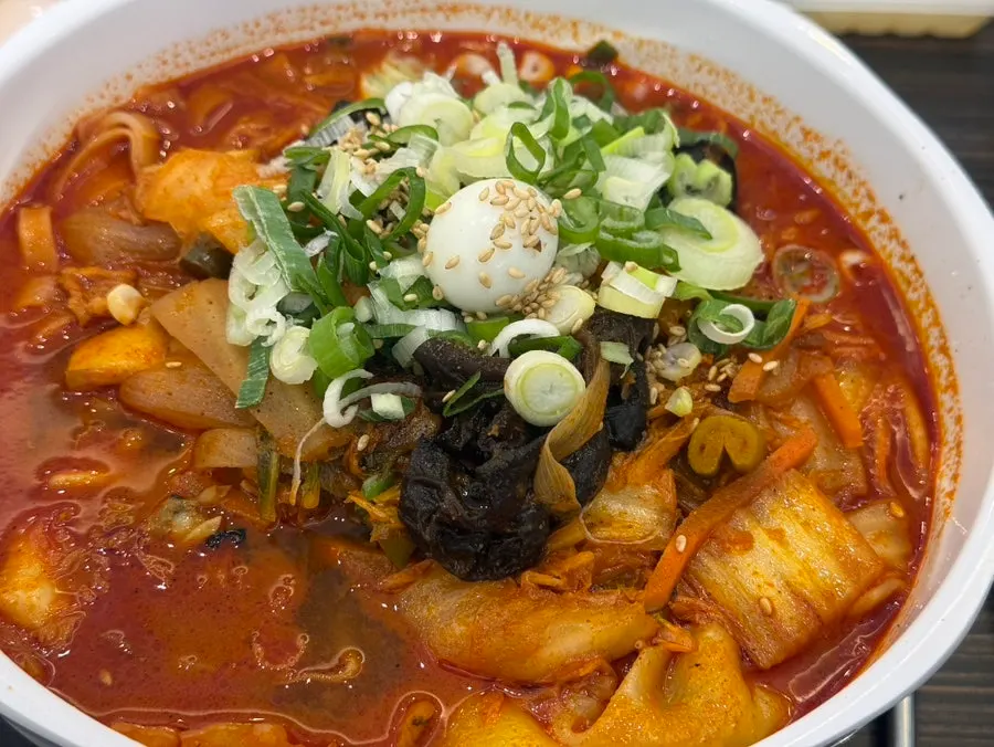 얼큰한 국물의 지존짬뽕 그릇