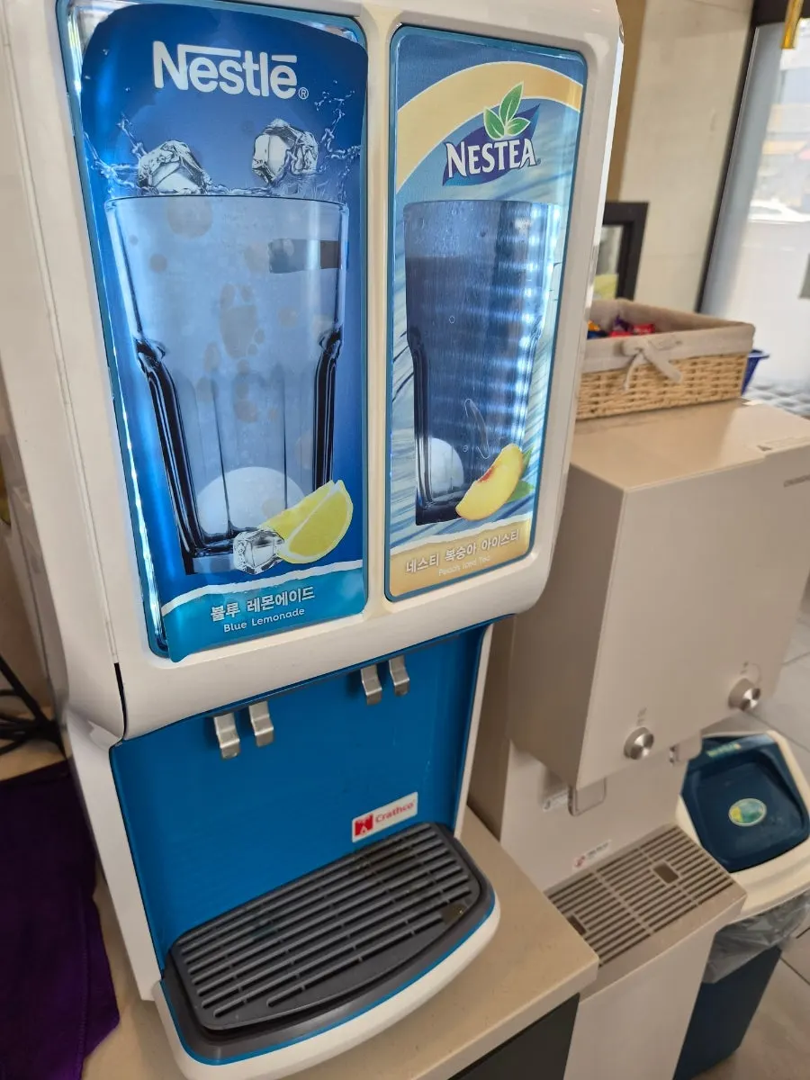 Customer amenities including hair ties and kids' spoons
