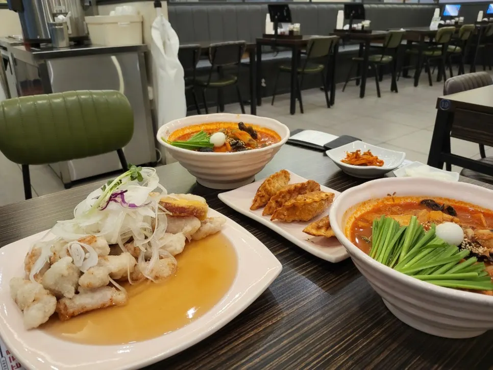 지존짬뽕과 찹쌀탕수육이 차려진 한 상