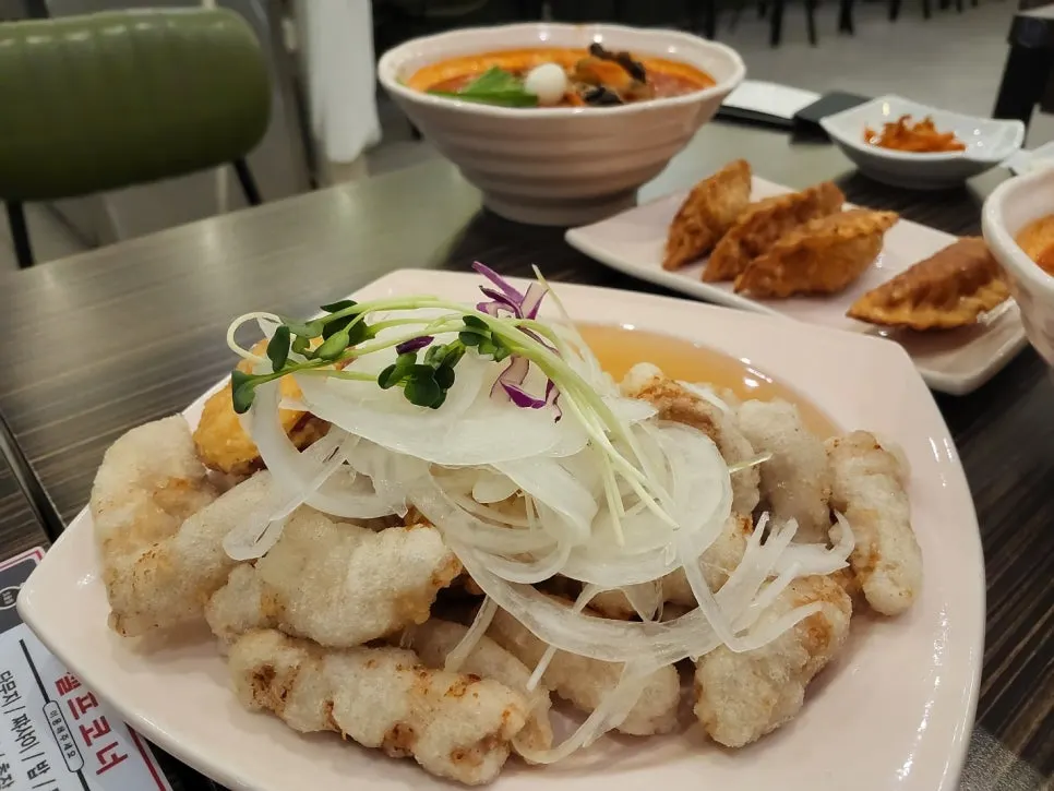 소스와 함께 나온 찹쌀탕수육