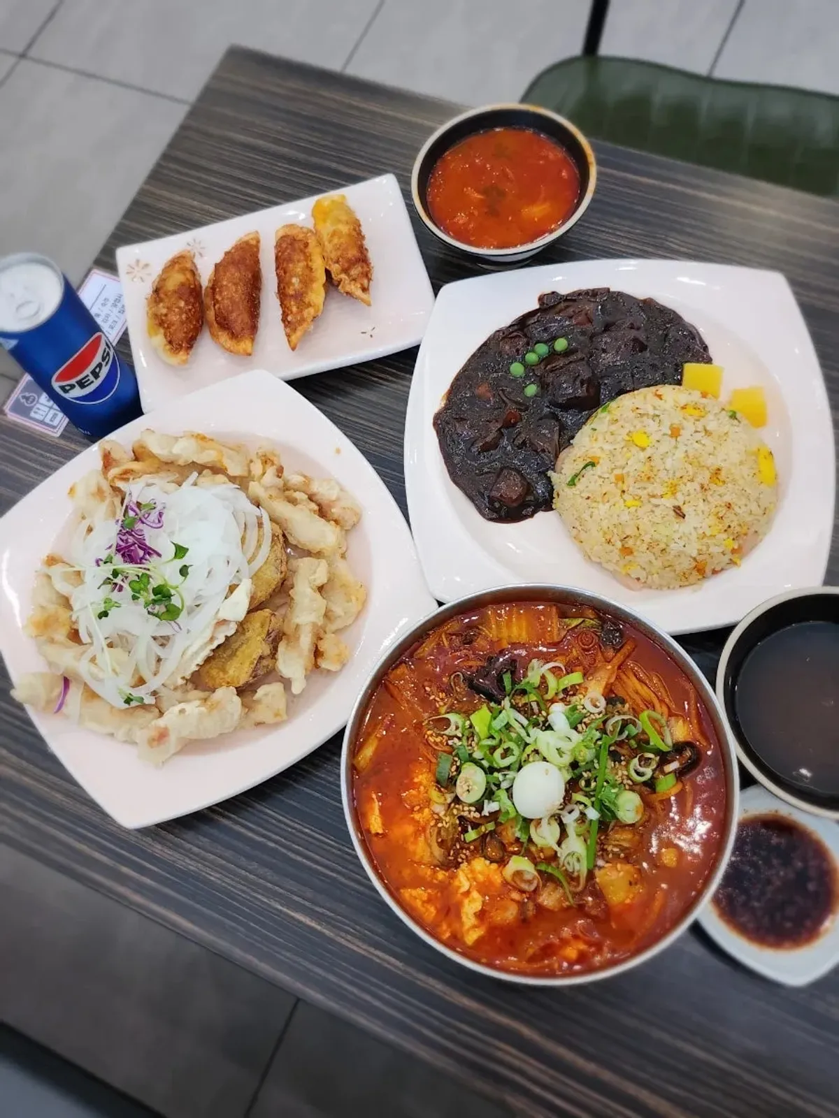 짬뽕순두부면과 지존탕수육, 새우볶음밥, 짬뽕군만두 한 상