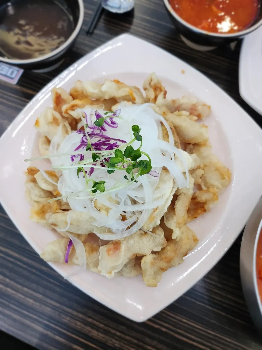 양파가 듬뿍 올라간 지존탕수육