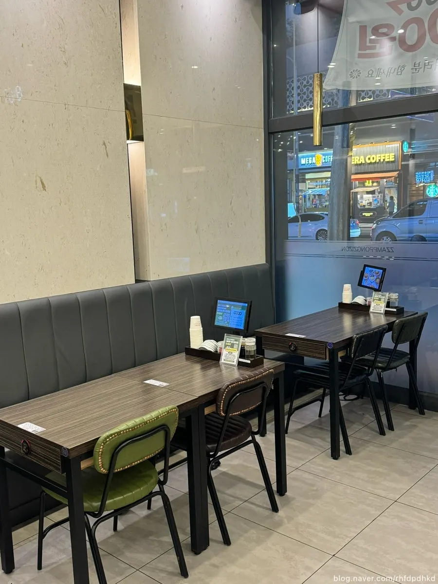 Spacious interior seating at Jjambbong Jijon Bucheon Jung-dong Branch