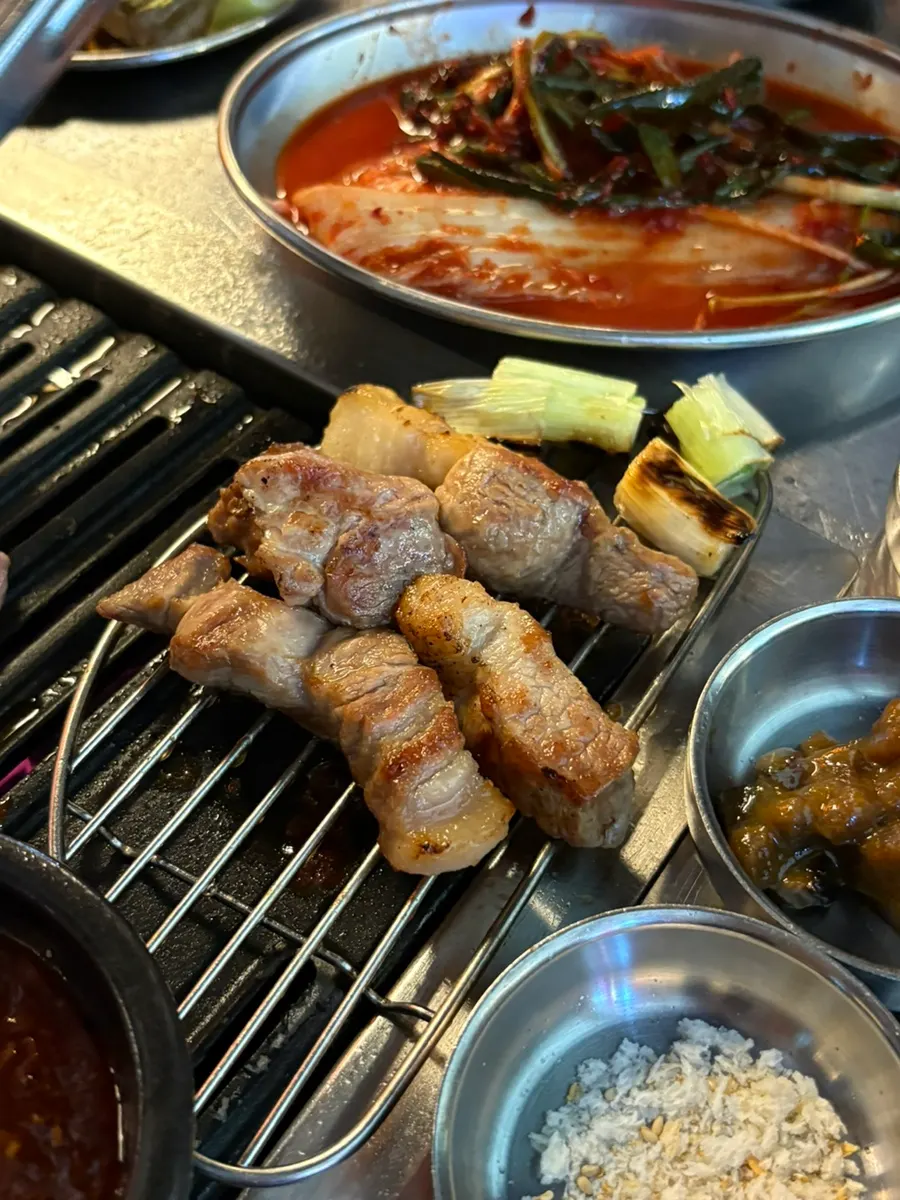두부와 고기가 든 김치찌개