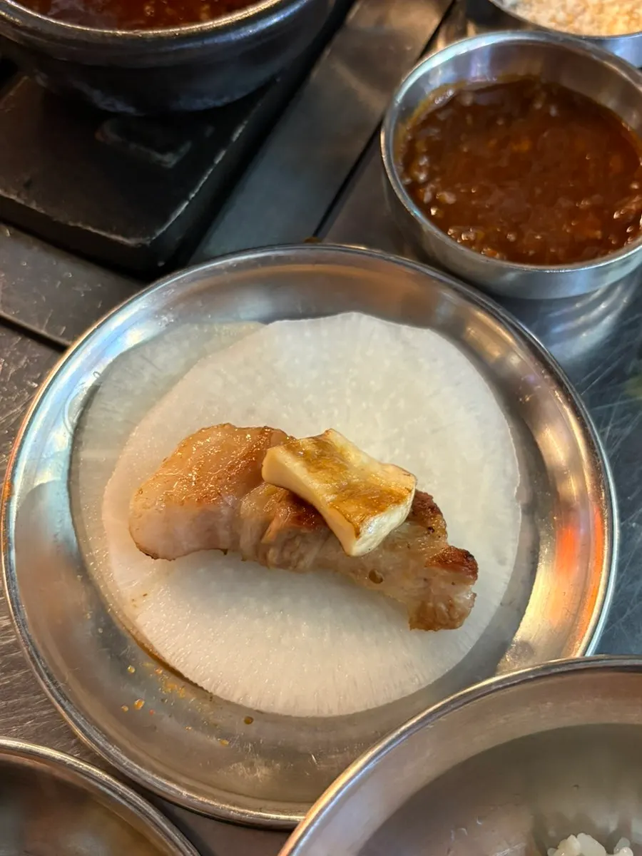 두툼하게 구운 주먹고기
