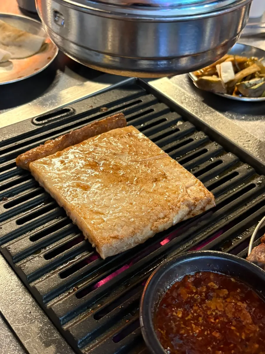 마무리로 주문한 두툼한 껍데기