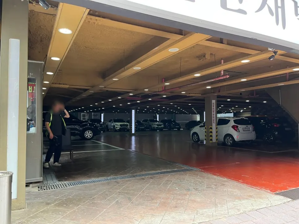 Entrance to the free parking lot on the building's 1st floor