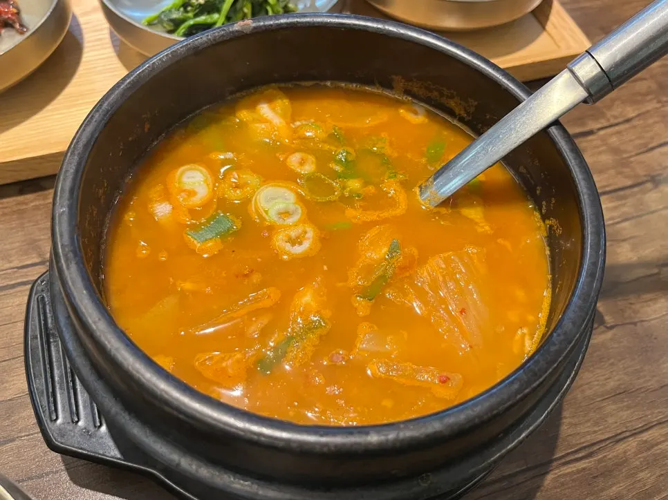 Cheonggukjang served in an earthenware pot