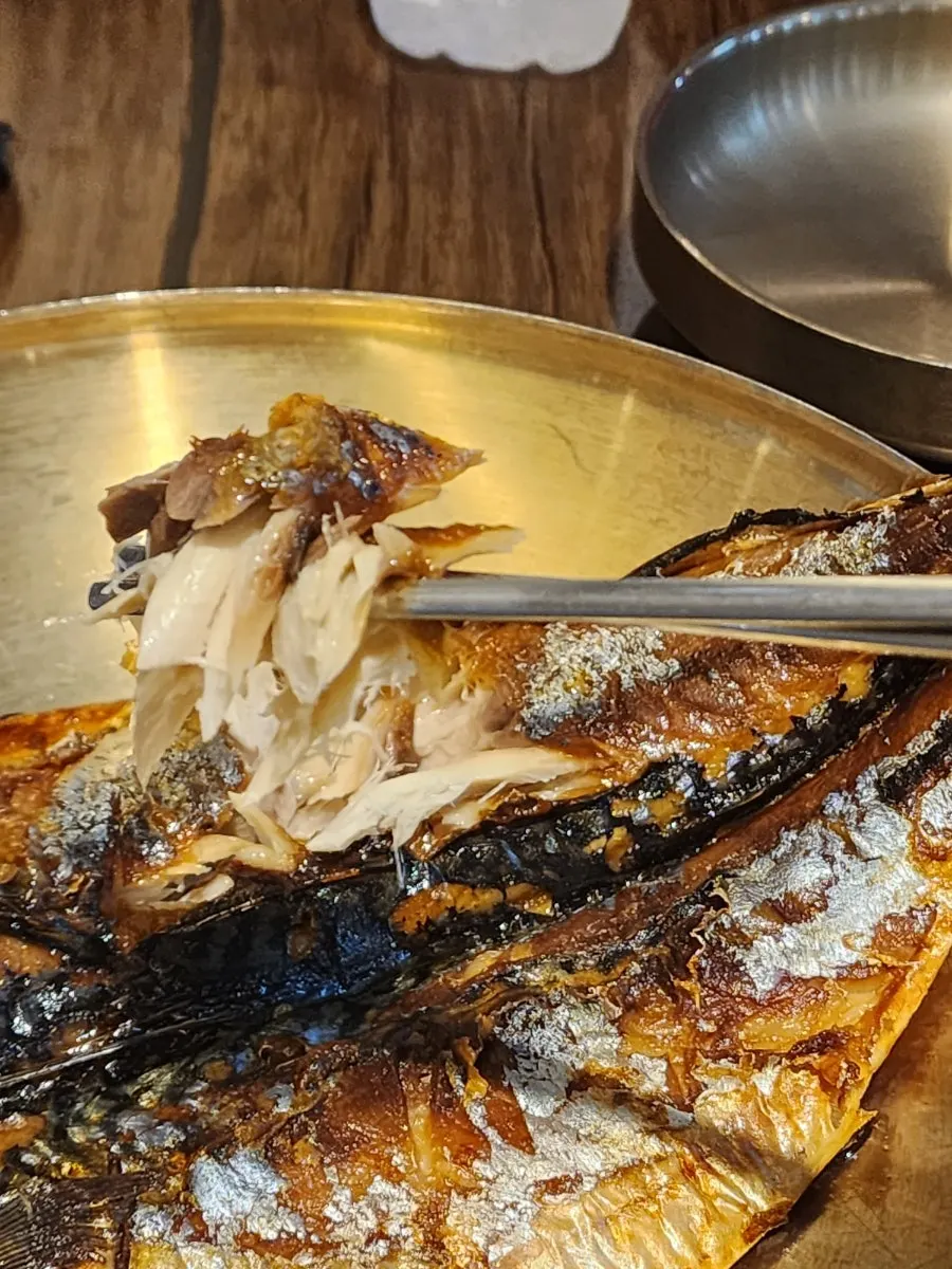 Glossy hwangmi pot rice