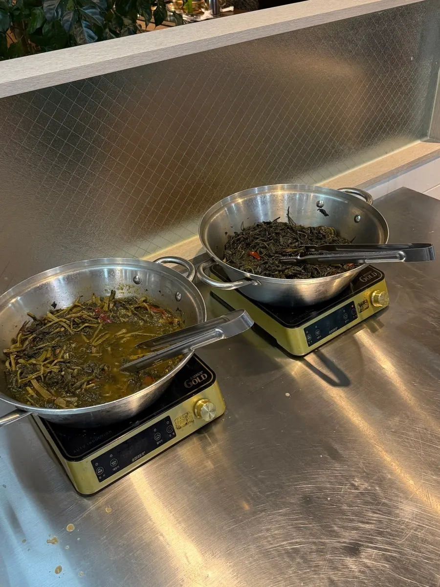 Self-serve rice cauldron for unlimited refills