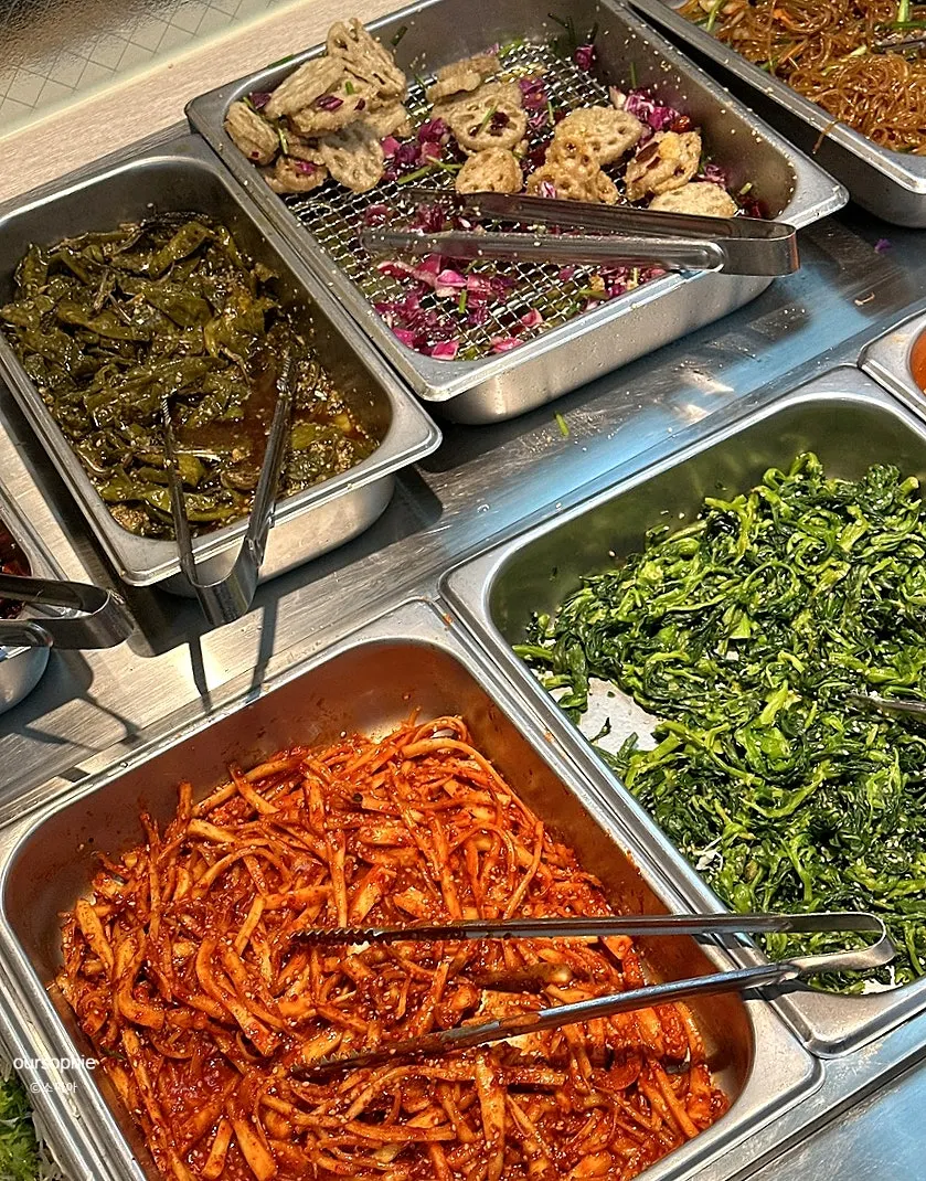 Self-bar corner where guests can pick up extra side dishes