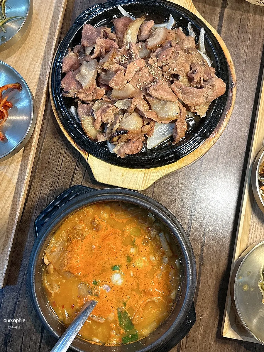 A pot of cheonggukjang included in the basic set