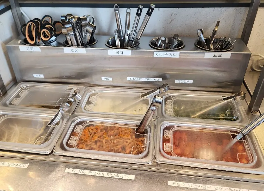 The restaurant crowded with customers during the evening rush