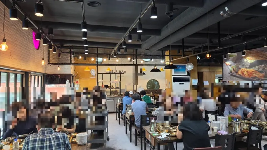 평일 점심시간 매장 모습