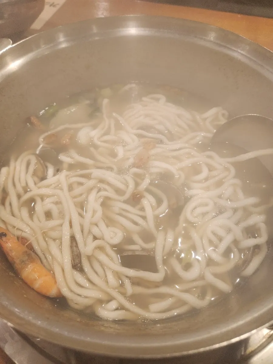 Kalguksu cooking process