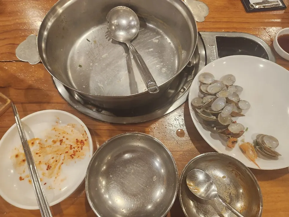 Empty bowls after the meal