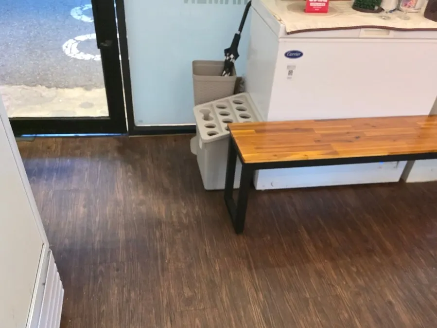 Gyeoretsu Ramen interior and waiting seats