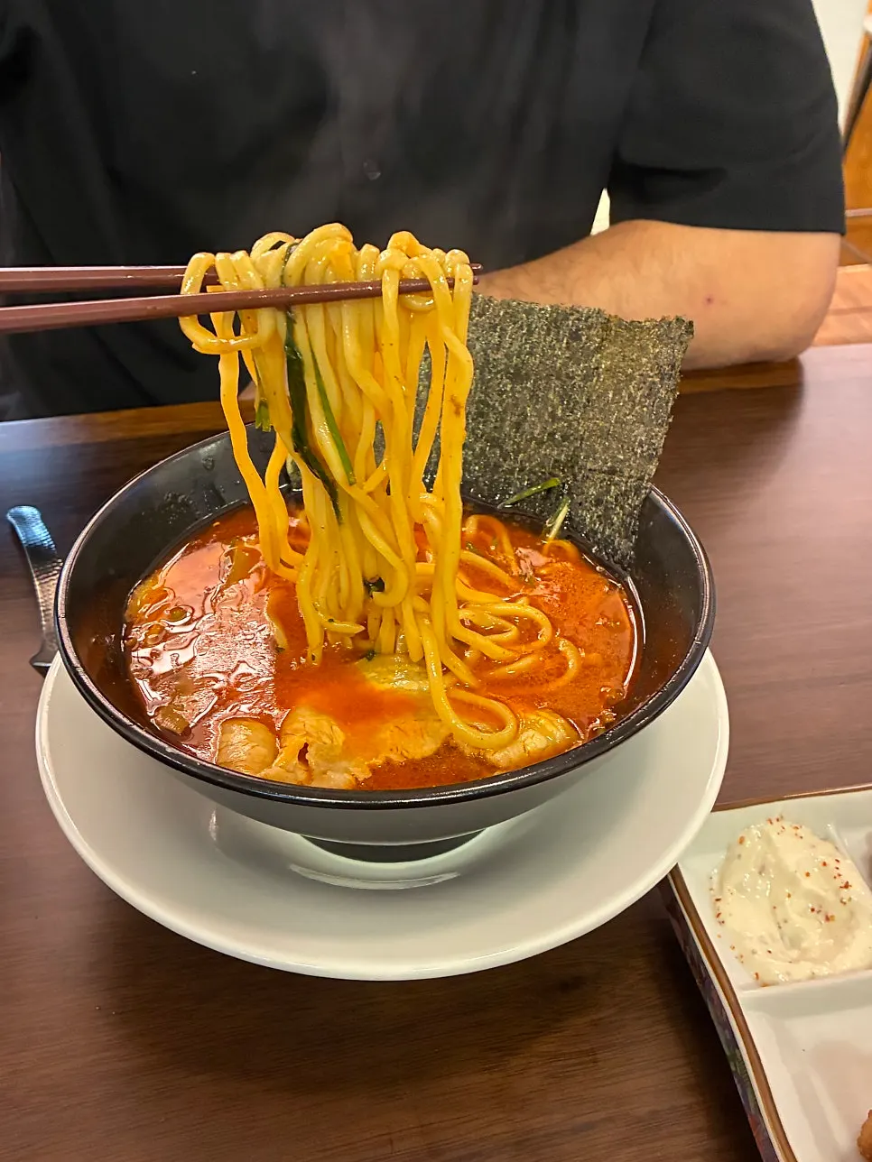 닭기름 국물의 카라이 이에케라멘