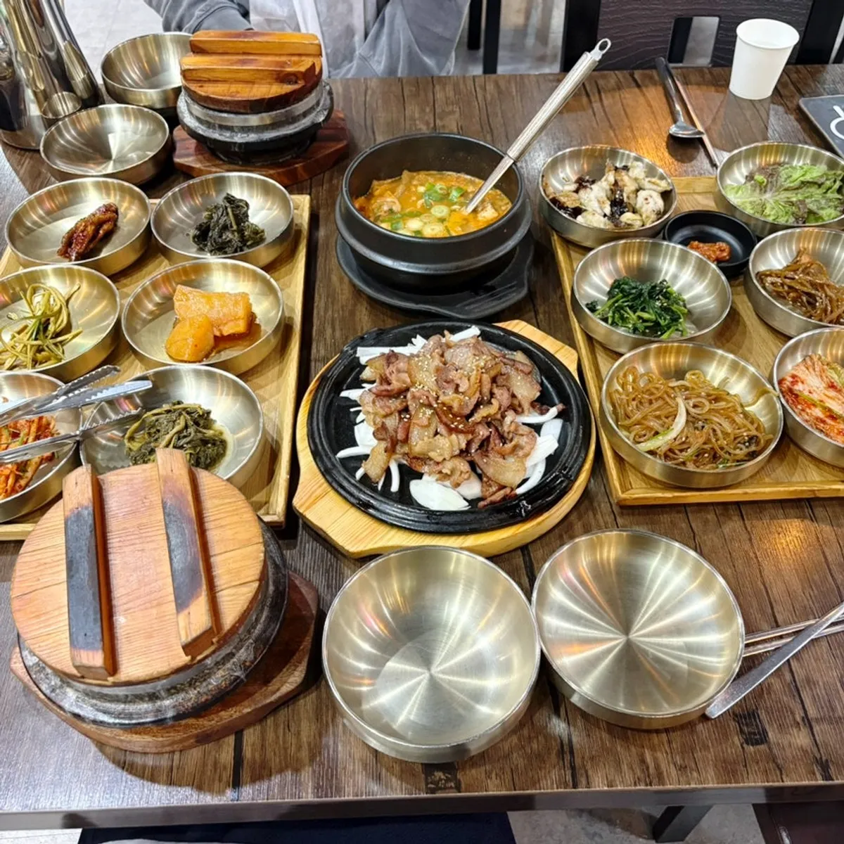 Full Korean meal spread at Gim Myeongju Tteuranchae Bapsang Bucheon Main Branch