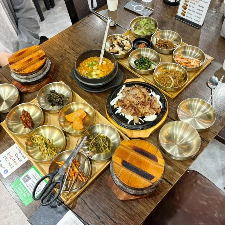 Tteuranchae Bapsang and individual-dish menu