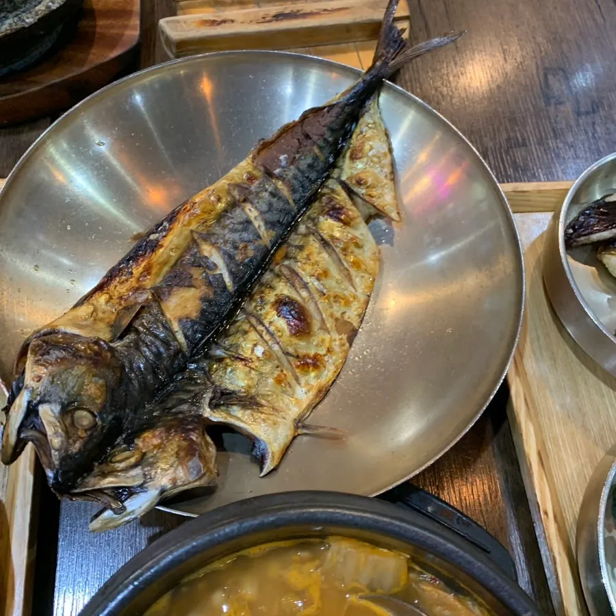 Basic table set with added mackerel in Kkachiwool, Bucheon