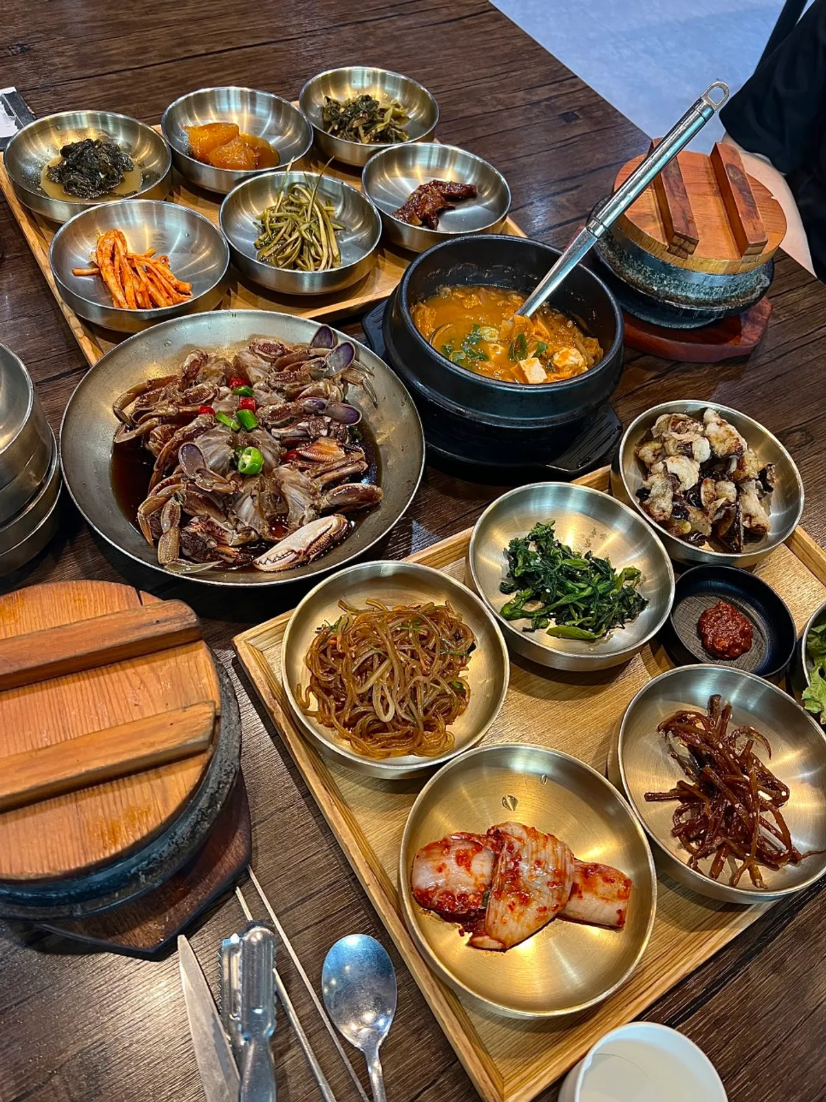 Full table spread at Gim Myeongju Tteuranchae Bapsang Bucheon Main Branch