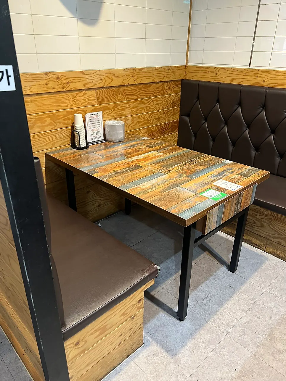 Private seating with partitions