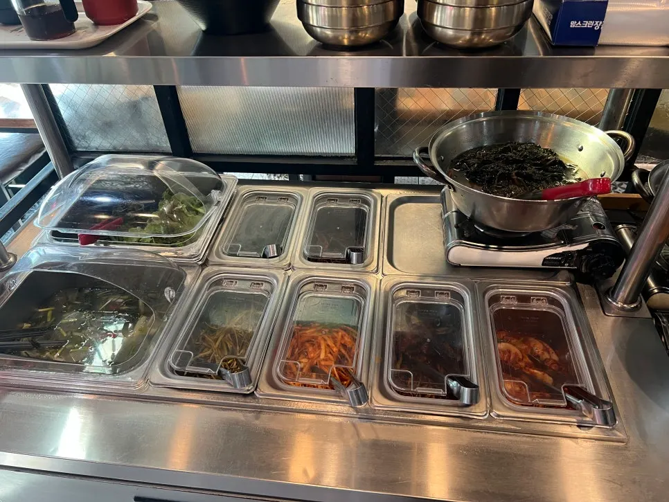 Self-bar for refillable side dishes