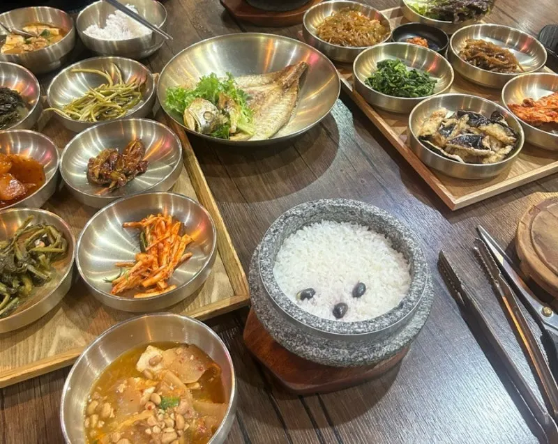 김명주뜰안채밥상 부천본점 한정식 상차림