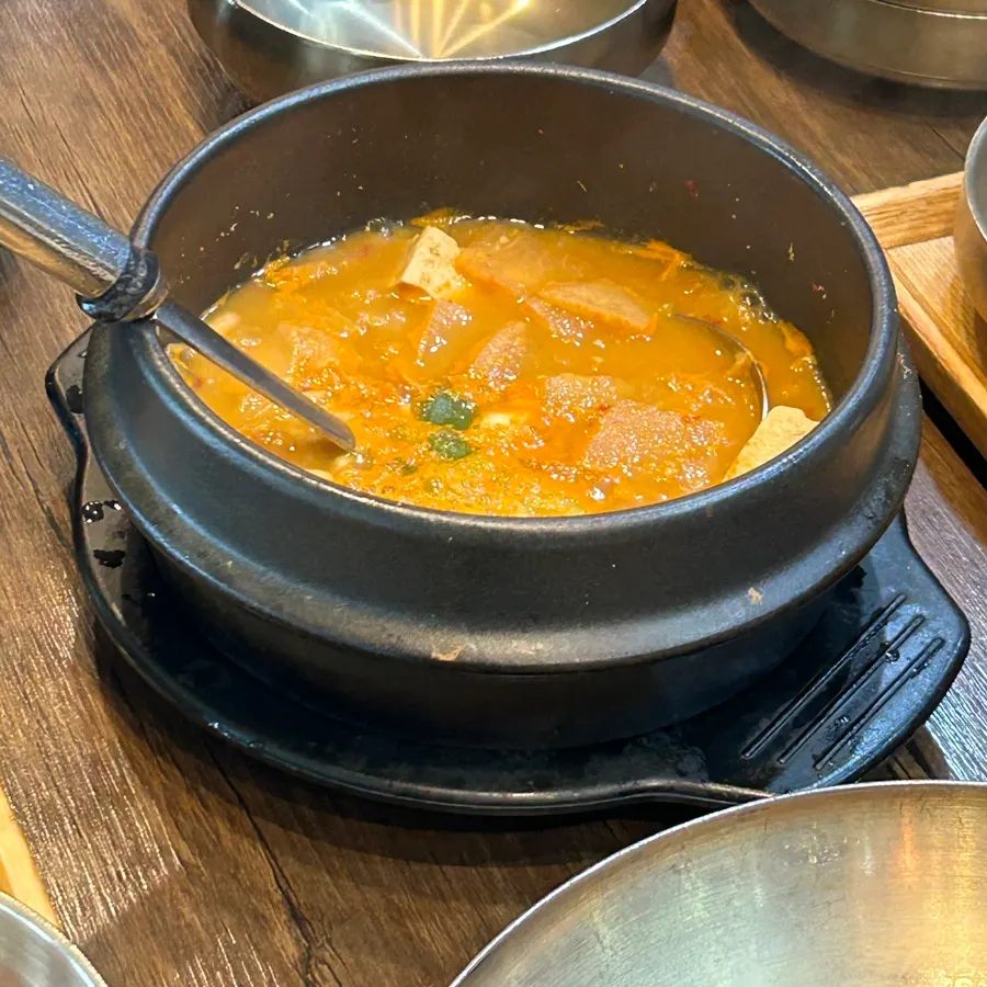 참기름으로 양념한 꼬막무침