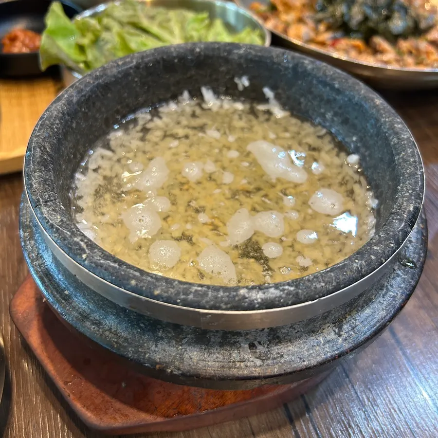 황미쌀로 갓 지은 돌솥밥