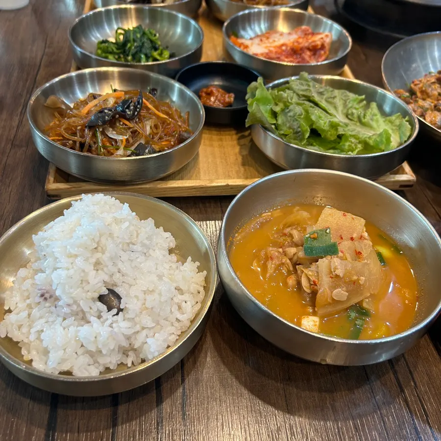 돌솥에 물을 부어 만든 누룽지