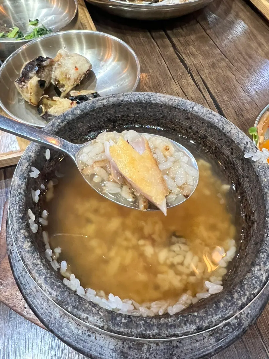Warm sungnyung brewed from the stone pot