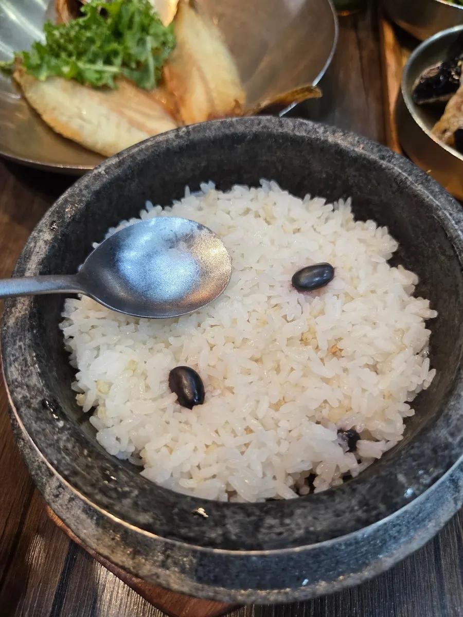 뚜껑 열린 솥밥