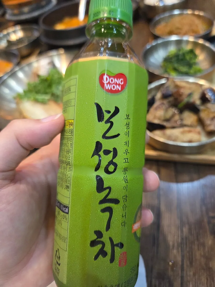 보리굴비와 함께 나온 보성녹차 물