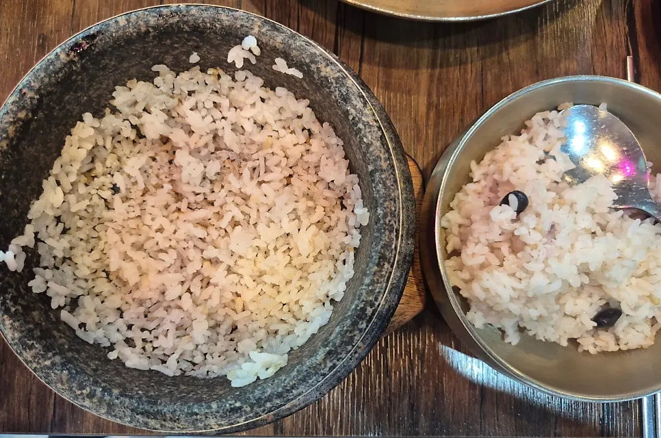 Sungnyung made by pouring barley tea into the stone pot