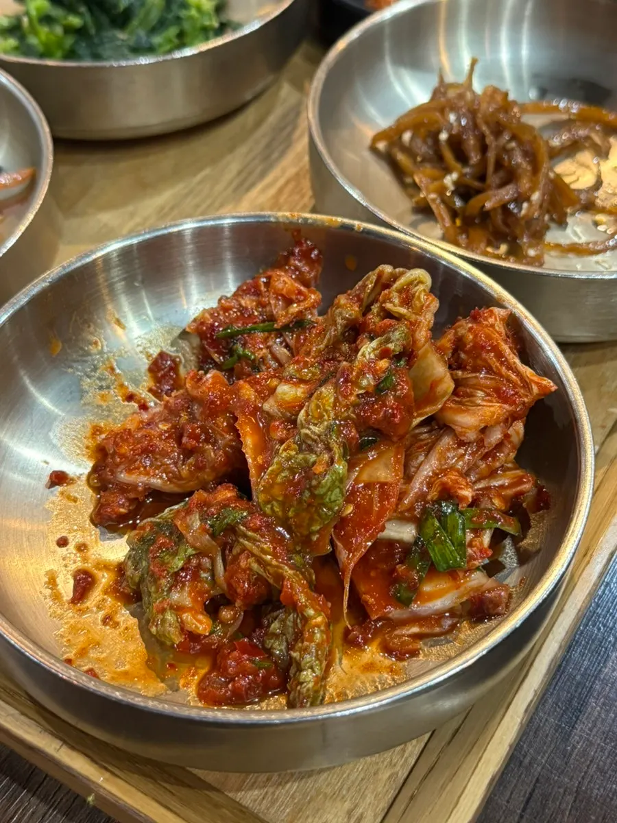 고등어구이와 밥상 전체 모습